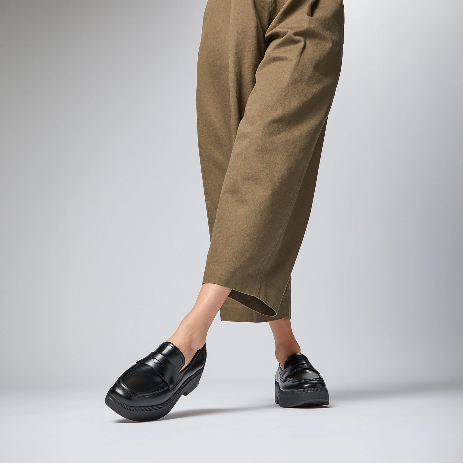 FITFLOP | MOCASINES | MUJER | W F LUMA CHUNKY SNAFFLE BOX LEATHER D/WEDGE LOAFERS BLACK | NEGRO