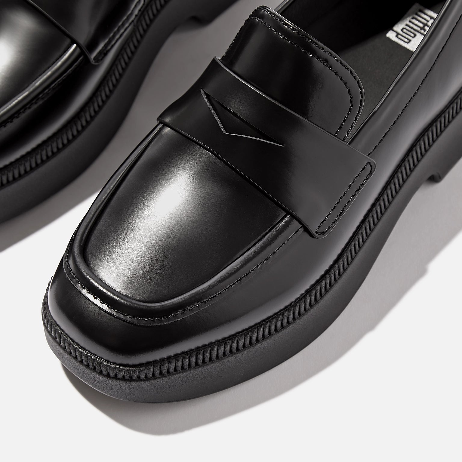 FITFLOP | MOCASINES | MUJER | W F LUMA CHUNKY SNAFFLE BOX LEATHER D/WEDGE LOAFERS BLACK | NEGRO