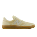 NEW BALANCE 500 Calcium: ベージュ スニーカー レディース