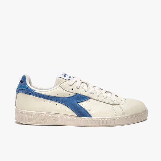 DIADORA | SNEAKERS UNISEX | GAME L LOW WAXED SUEDE POP WHITE/BLUE | BLANCO