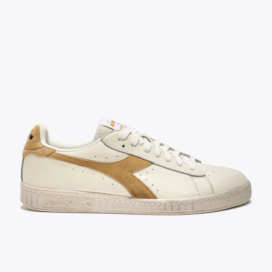 DIADORA | SNEAKERS UNISEX | GAME L LOW WAXED SUEDE POP WHITE/LATTE | BLANCO