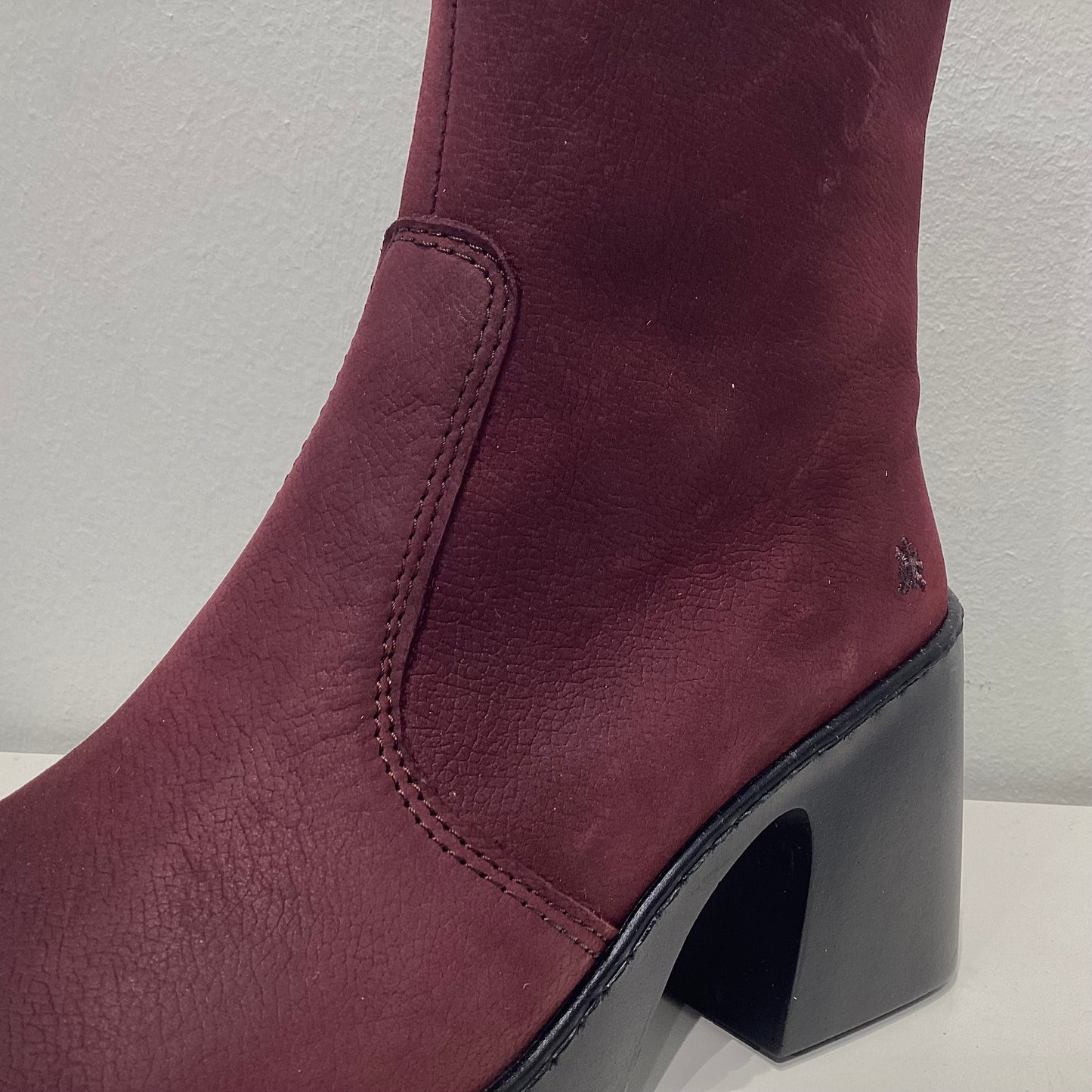 ART | WOMEN'S BOOTS | 1656 BURGUNDY/SOFIA NUBUCK | RED