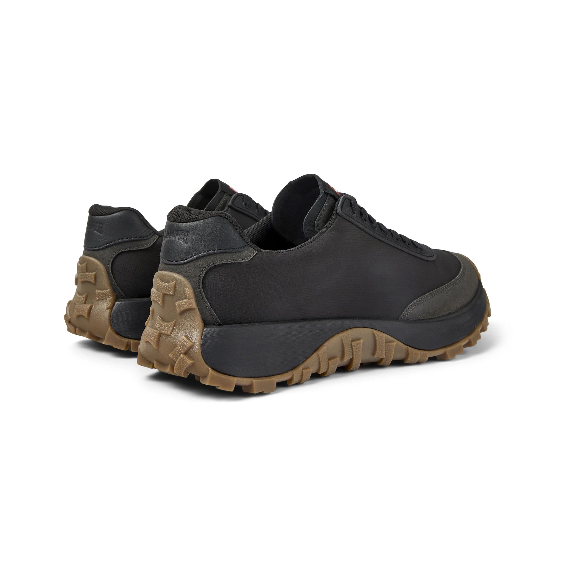 sneakers para hombre modelo drift trail black en color negro