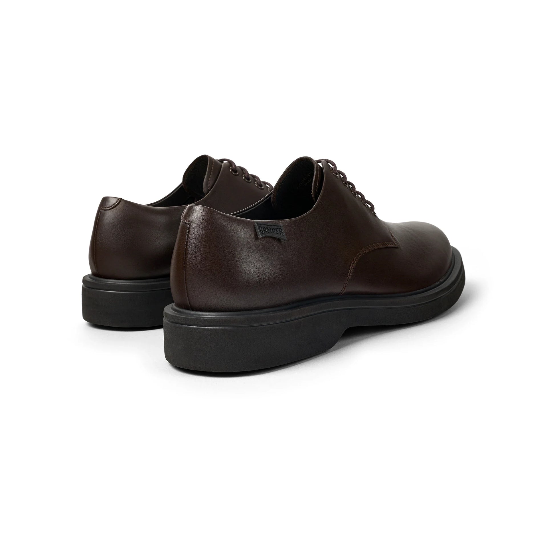 zapatos casual para hombre modelo norman dark brown en color marrón