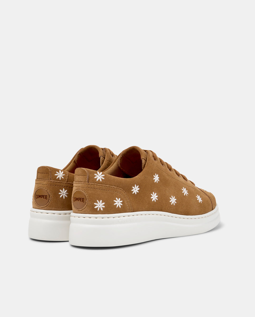 CAMPER Runner Up K200645، بوت بني للنساء من Tascón
