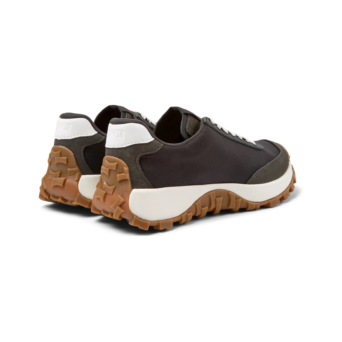 sneakers para mujer modelo drift trail black en color negro