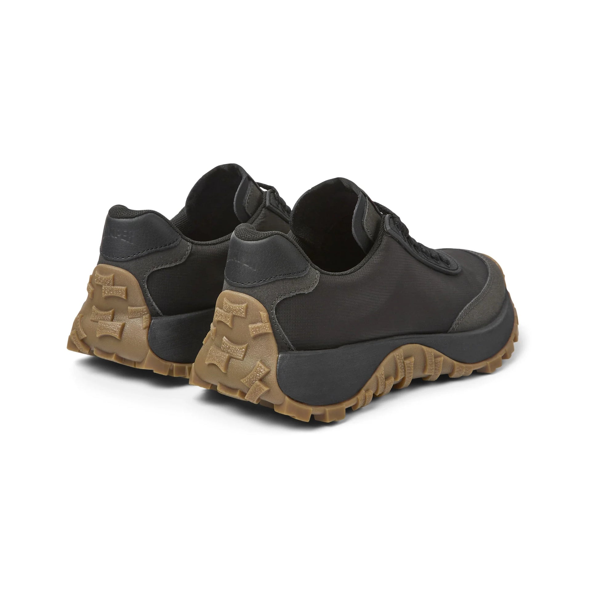 sneakers para mujer modelo drift trail black en color negro