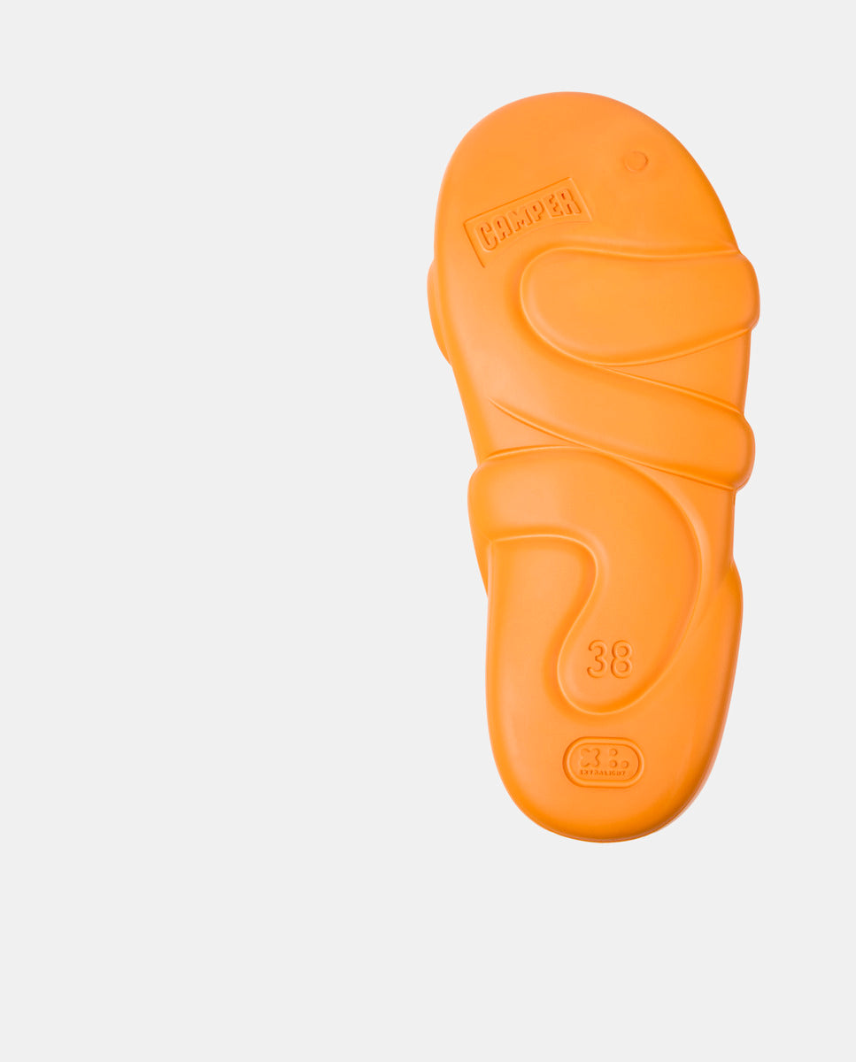 CAMPER Kobarah Flat Amarillo, sandali neutro da donna da Tascón