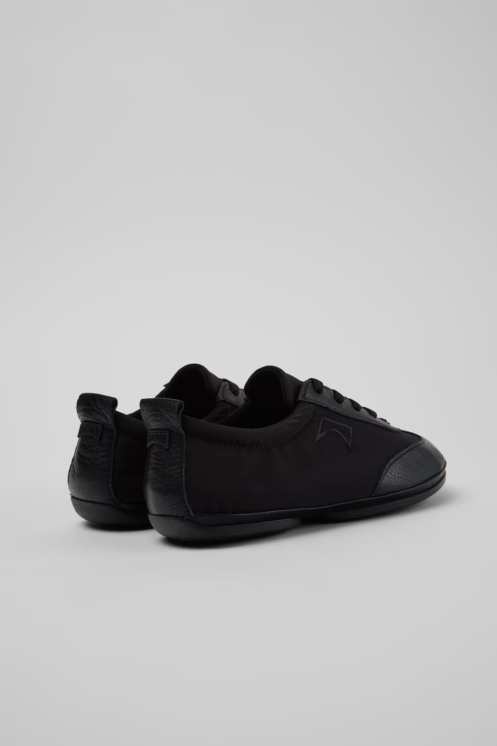 CAMPER ISLA RY Black: أسود سنيكرز للنساء
