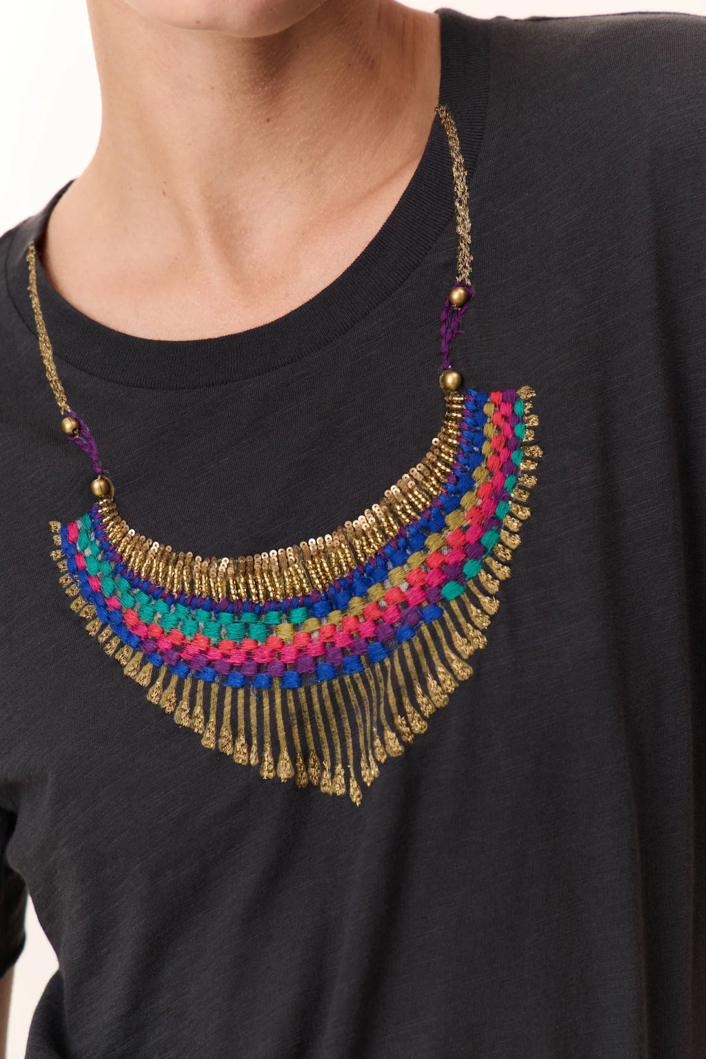 LEON & HARPER | CAMISETA | MUJER | TORO COLLIER CARBONE | NEGRO