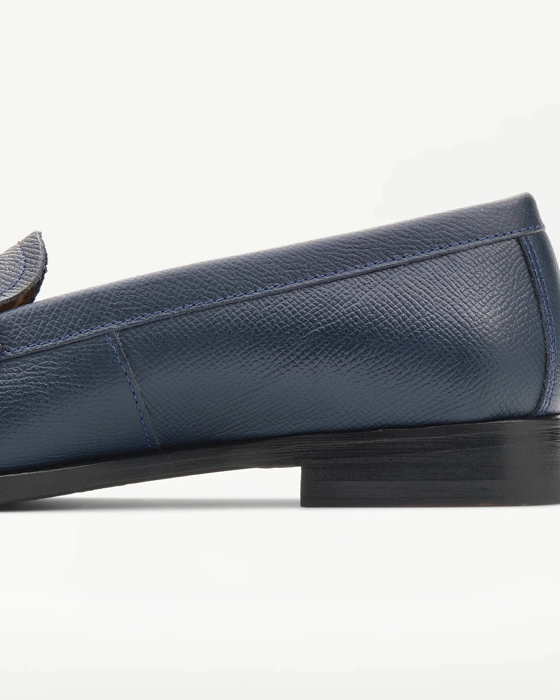 LOTTUSSE Mocasín Banda Liberty PIEL Estampado Safiano AZUL Marino: أزرق لوفر للنساء