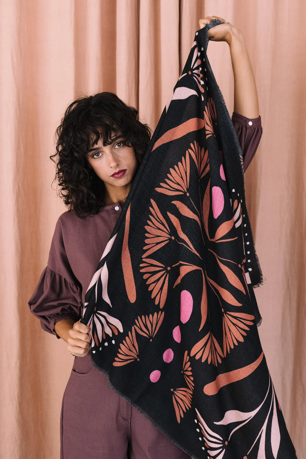MAITANE BILBAO MINI Jibon TANA PLUM: multicolor pañuelo för dam