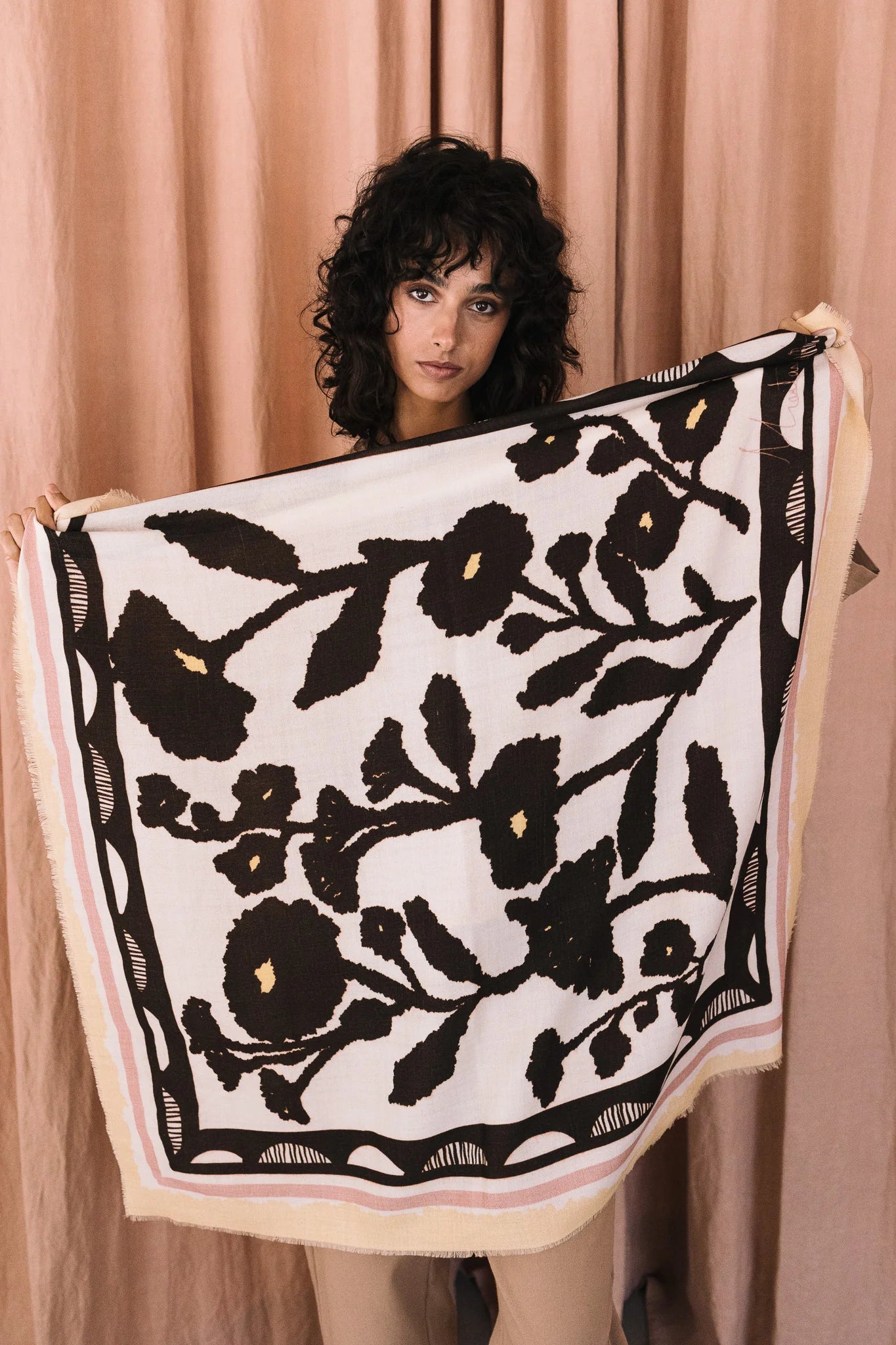 MAITANE BILBAO | PAÑUELO | MUJER | MINI JIBON ASUN | BLANCO Y NEGRO