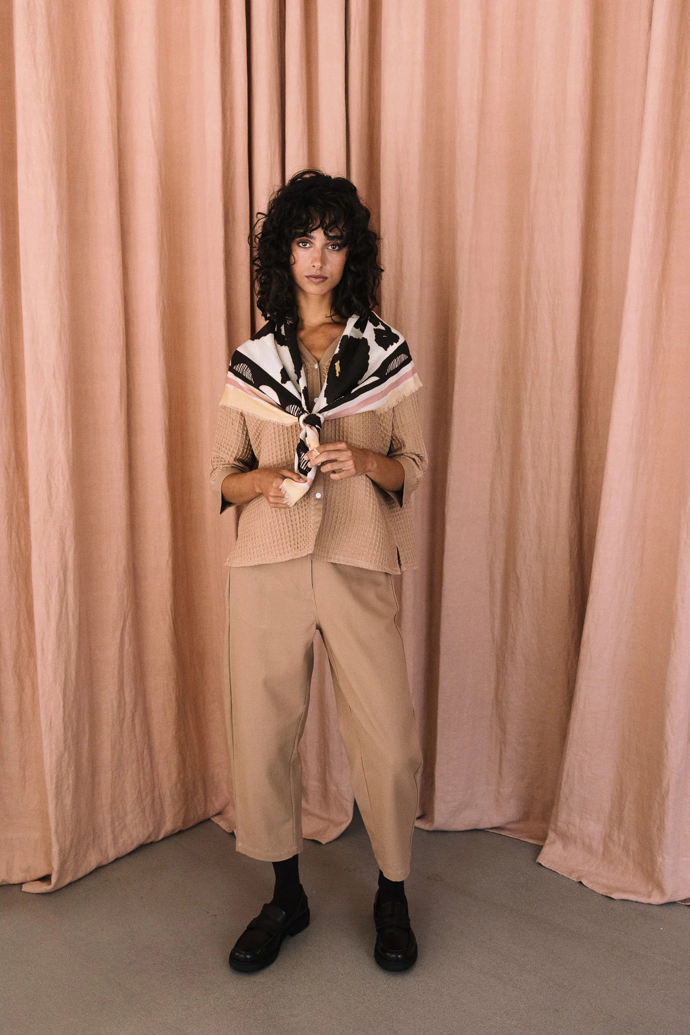 MAITANE BILBAO | PAÑUELO | MUJER | MINI JIBON ASUN | BLANCO Y NEGRO