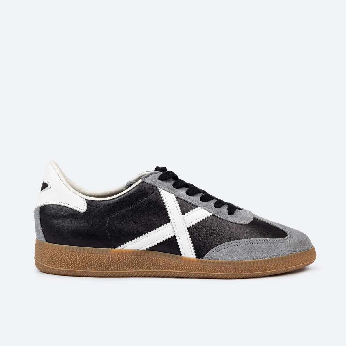 MUNICH RETE 114: white trainers unisex