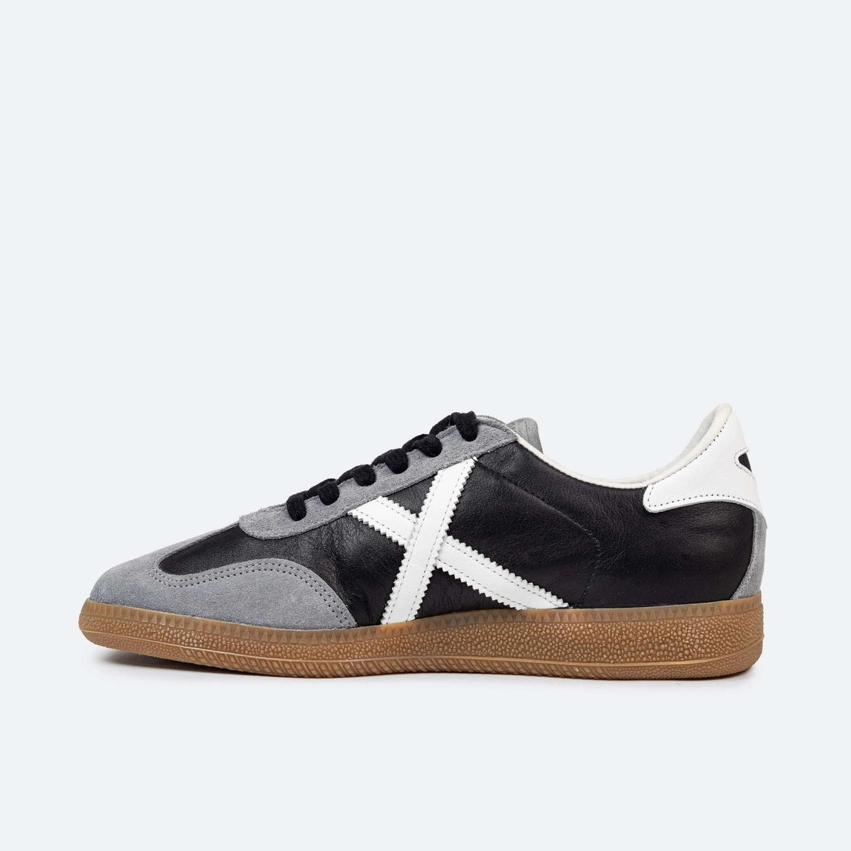 MUNICH RETE 114: white trainers unisex