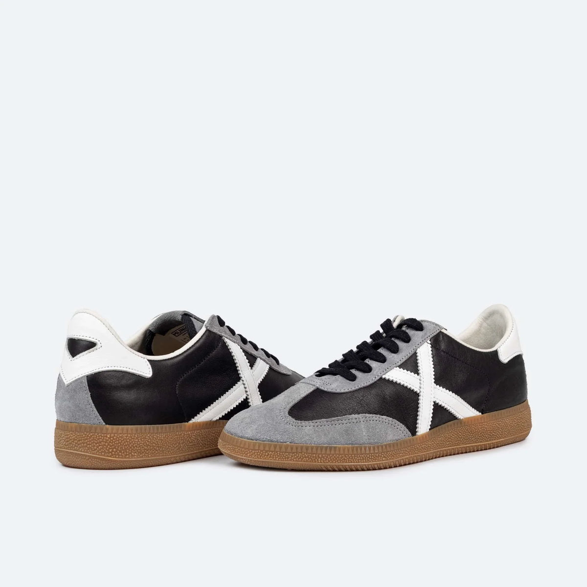 MUNICH RETE 114: white trainers unisex