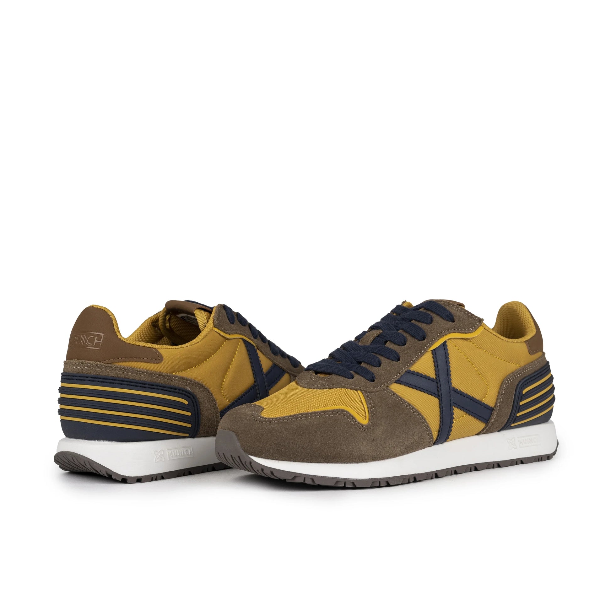 Sneakers de la marca munich para hombre modelo massana club 564 en color amarillo