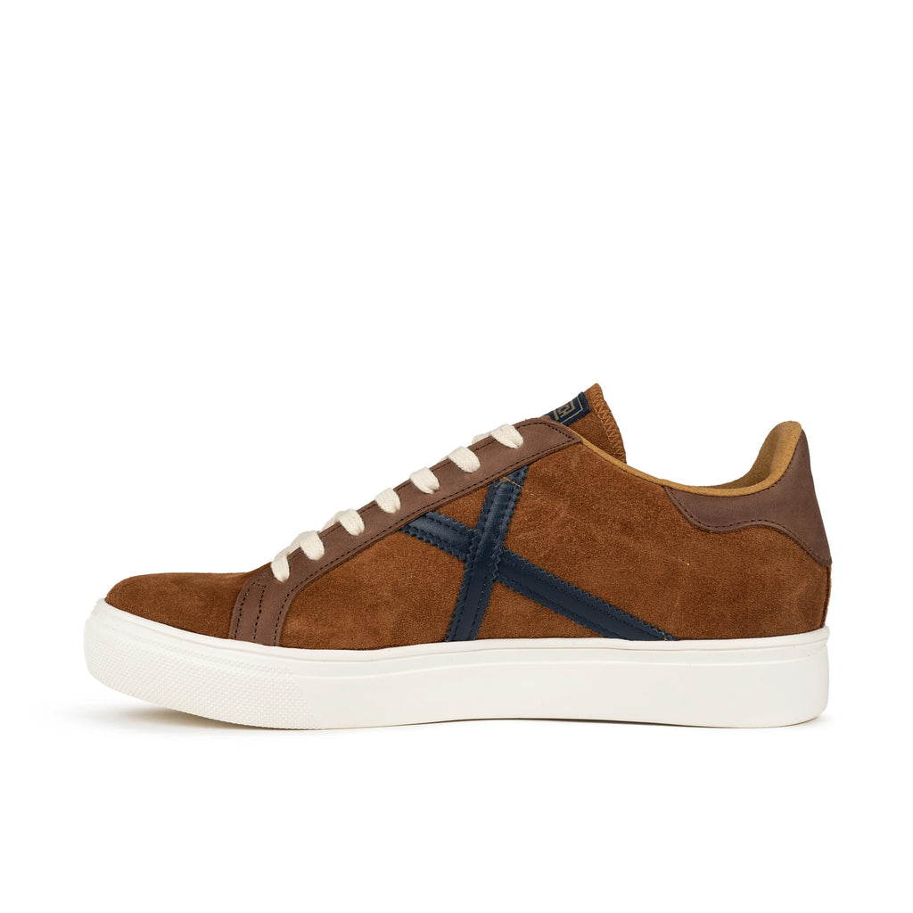 Sneaker der MUNICH Marke für Herren, Modell Rete 98 Camel in Braun.