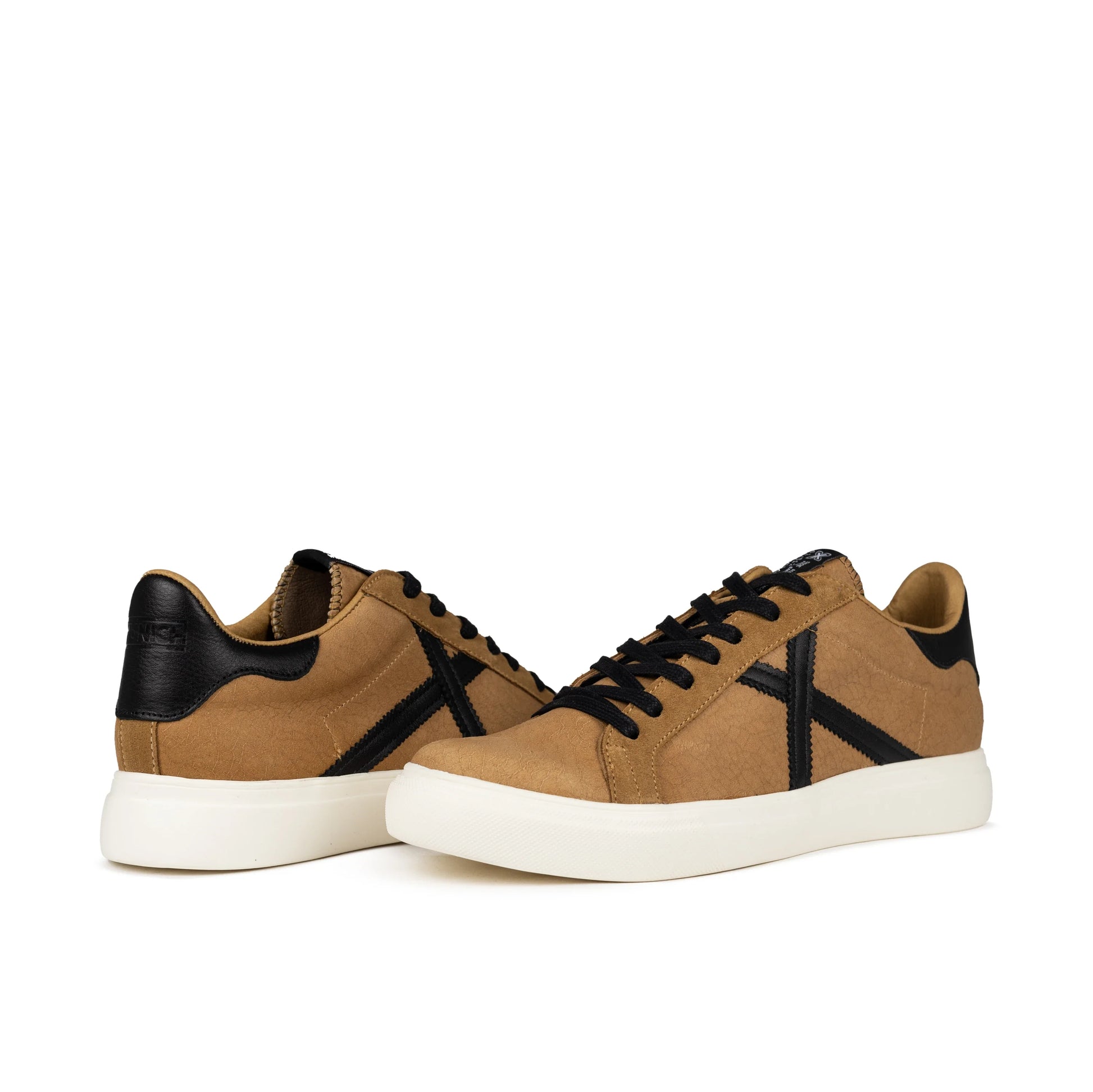 Sneakers de la marca munich para hombre modelo rete 102 camel en color marrón