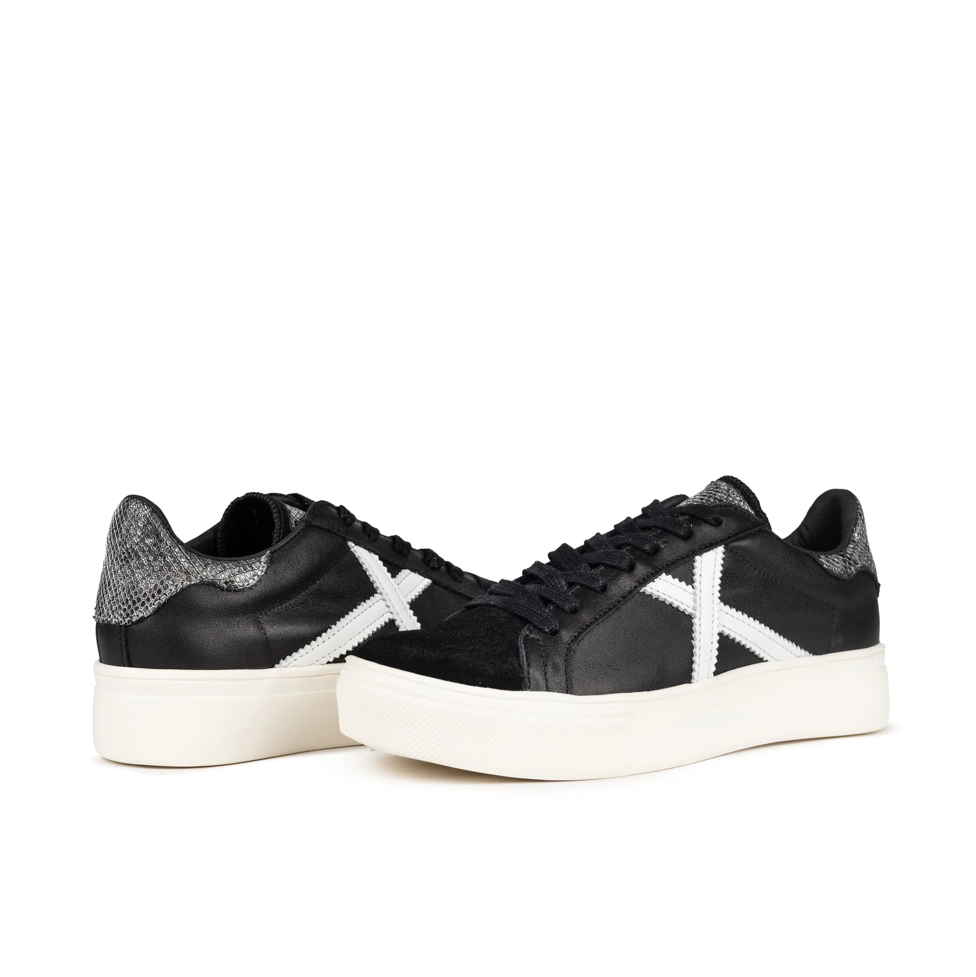 Sneakers de la marca munich para mujer modelo rete sky 72 en color negro