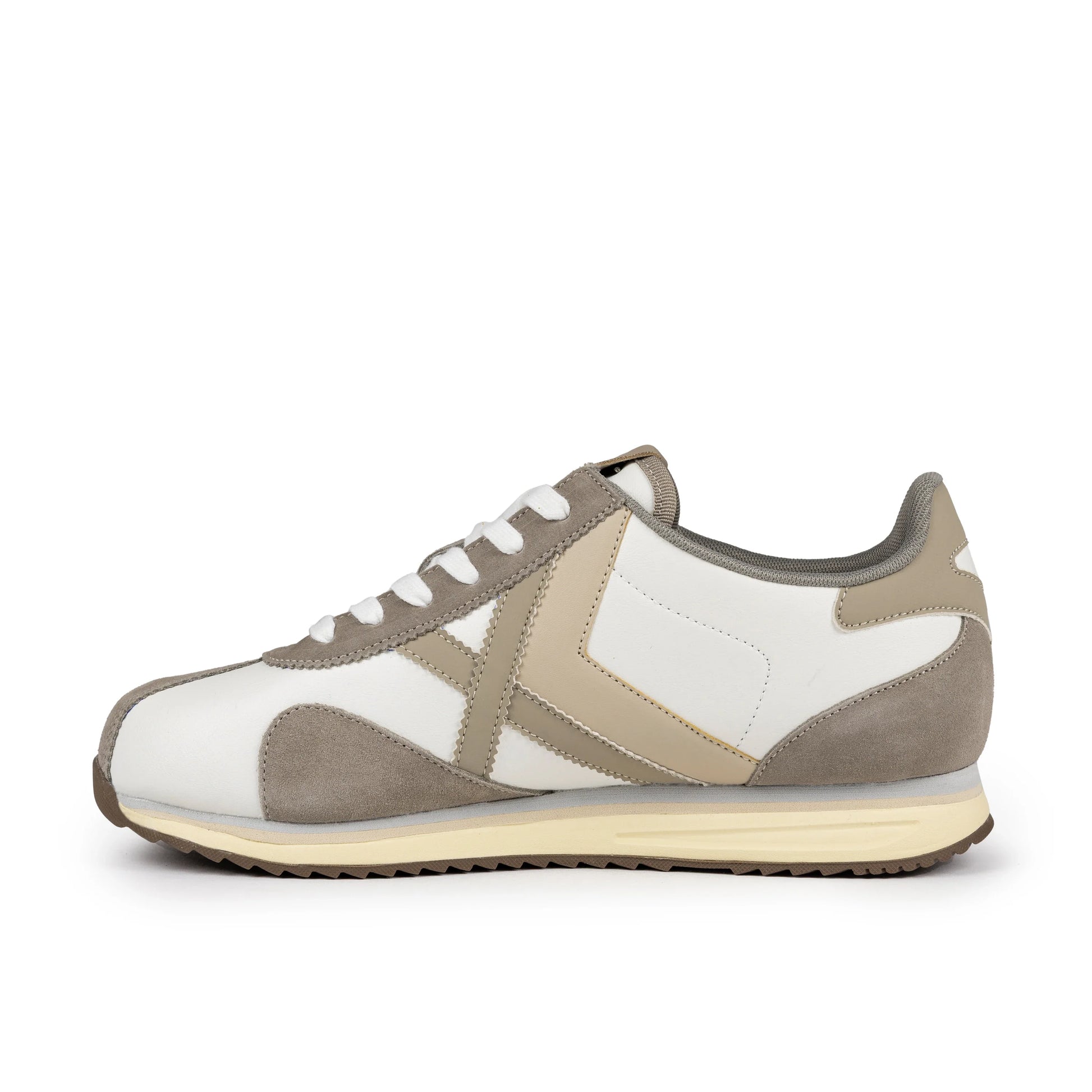 Sneakers de la marca munich unisex modelo sapporo 184 en color blanco