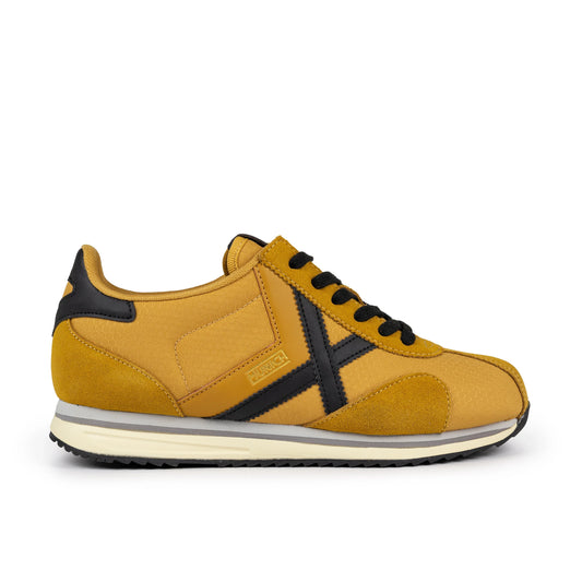 Sneakers de la marca munich unisex modelo sapporo 185 en color amarillo