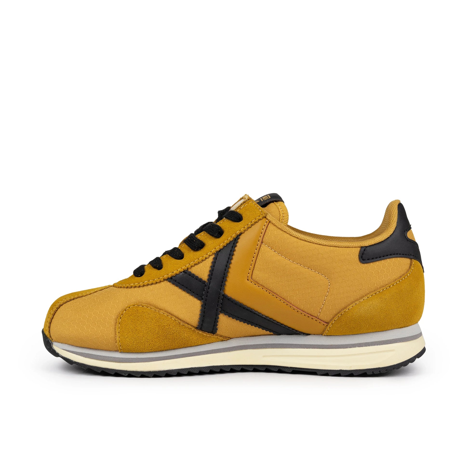 Sneakers de la marca munich unisex modelo sapporo 185 en color amarillo