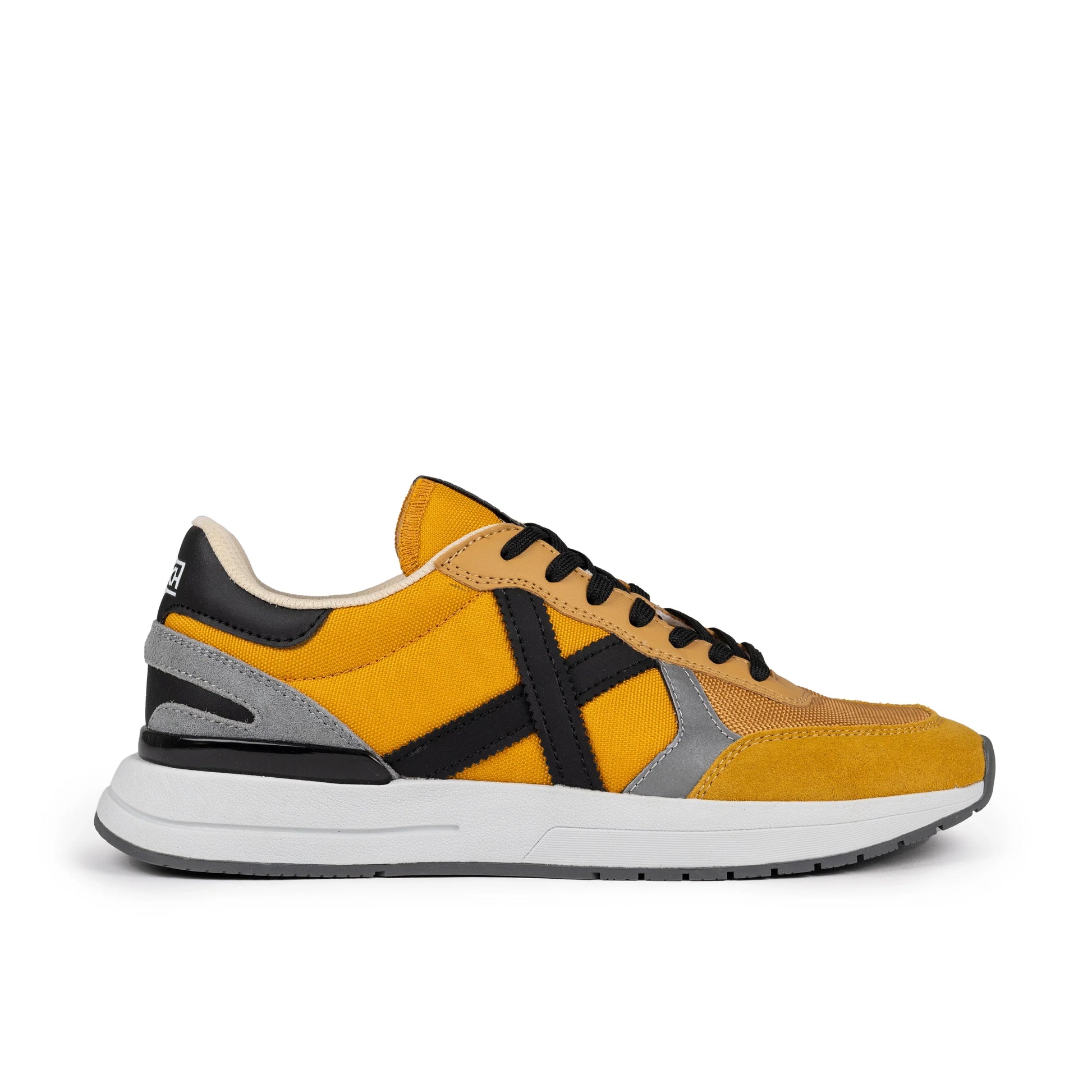 Sneakers de la marca munich unisex modelo soon 61 en color amarillo