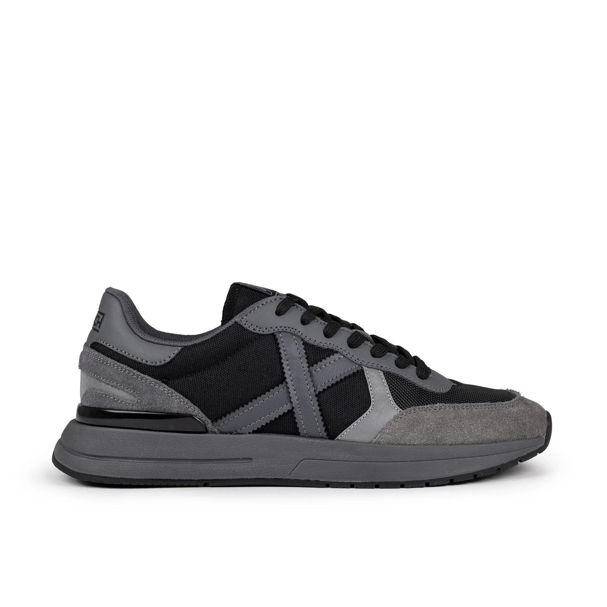 Sneakers de la marca munich unisex modelo soon 62 en color negro