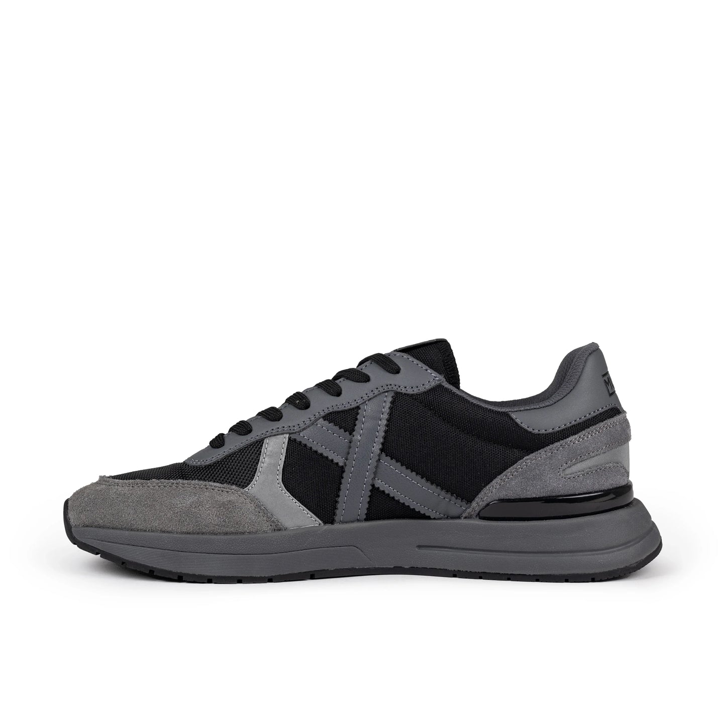 Sneakers de la marca munich unisex modelo soon 62 en color negro