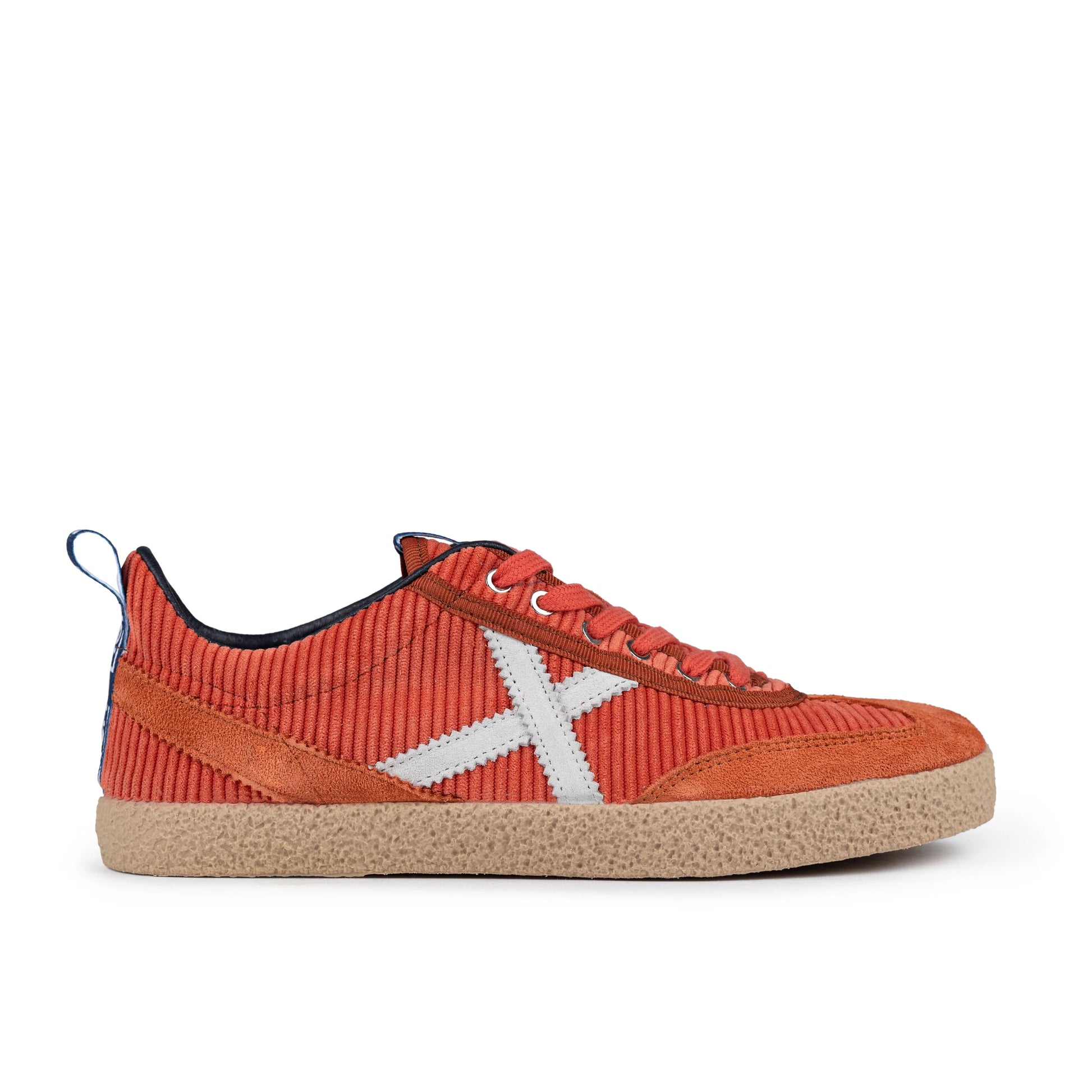 Sneakers de la marca munich unisex modelo volata 84 en color naranja