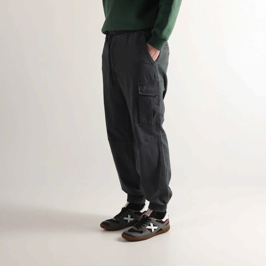 PANTALONES MUNICH PARA HOMBRE MODELO LIFESTYLE CARGO JOGGER WANDER ANTHRACITE REFERENCIA 2507934