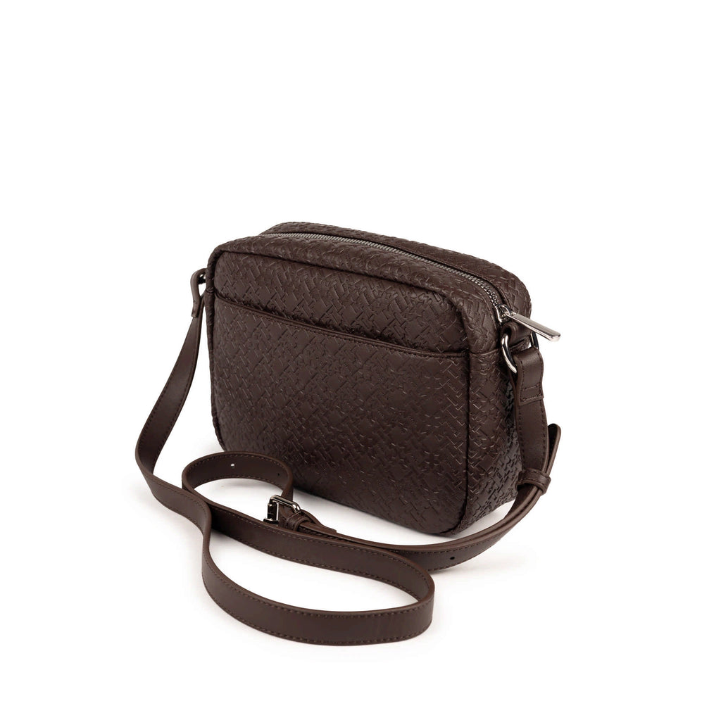 MUNICH Camera Crossbody Chocolate: ブラウン バッグ レディース