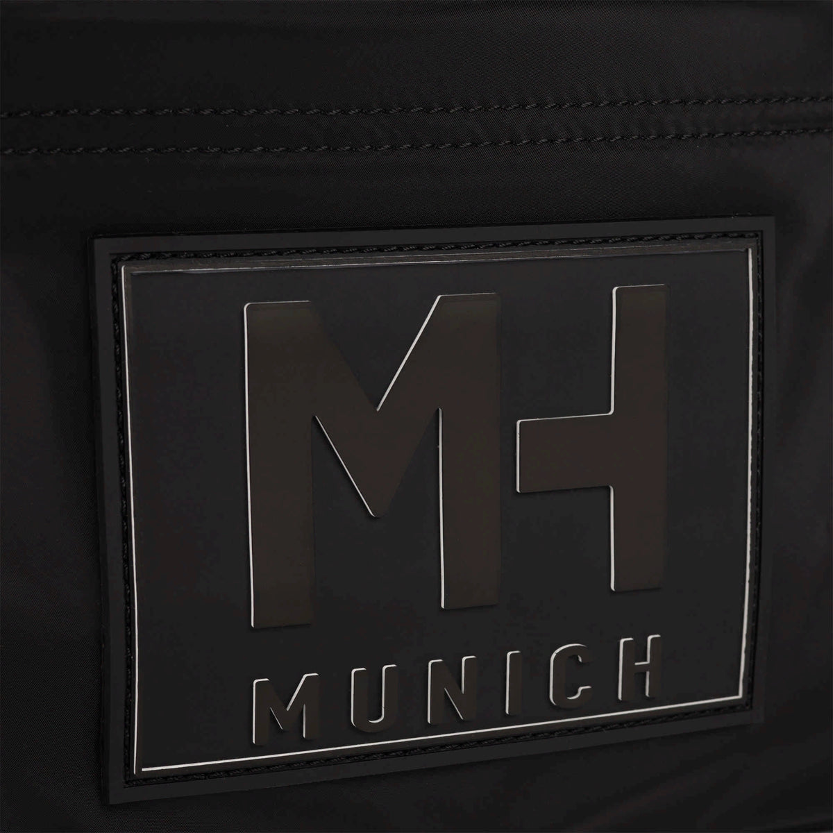 MUNICH Crossbody TOTE Black: ブラック バッグ レディース