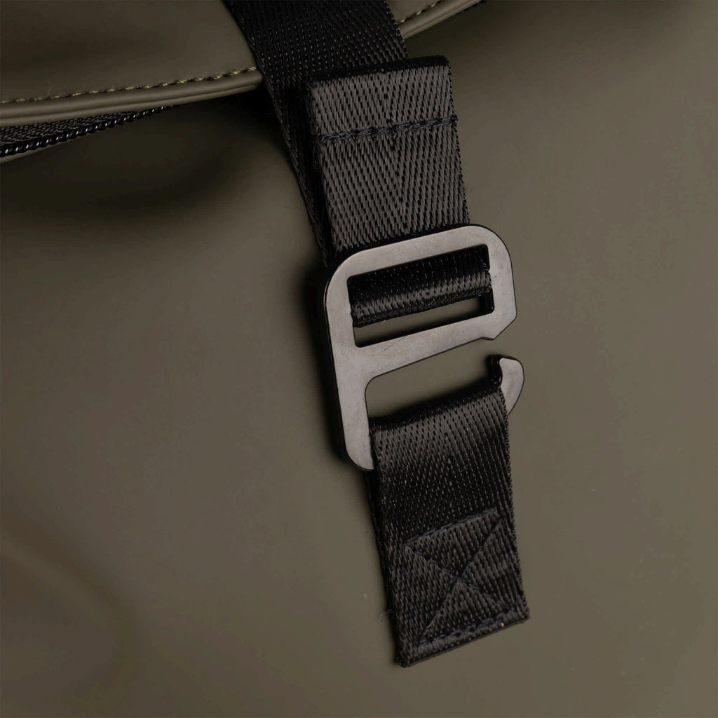 MUNICH ROLL Backpack Khaki: ブラック mochilas ユニセックス