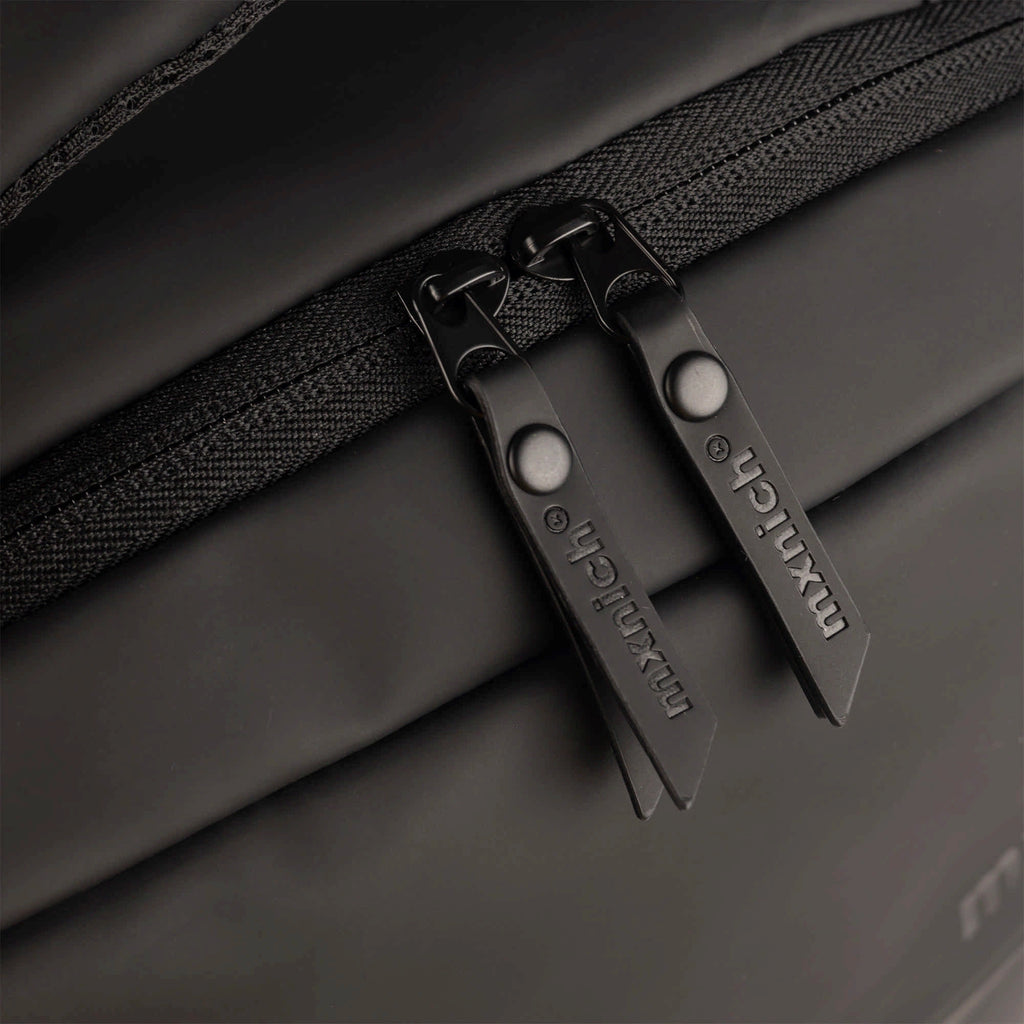 MUNICH Backpack Black: ブラック バッグ レディース