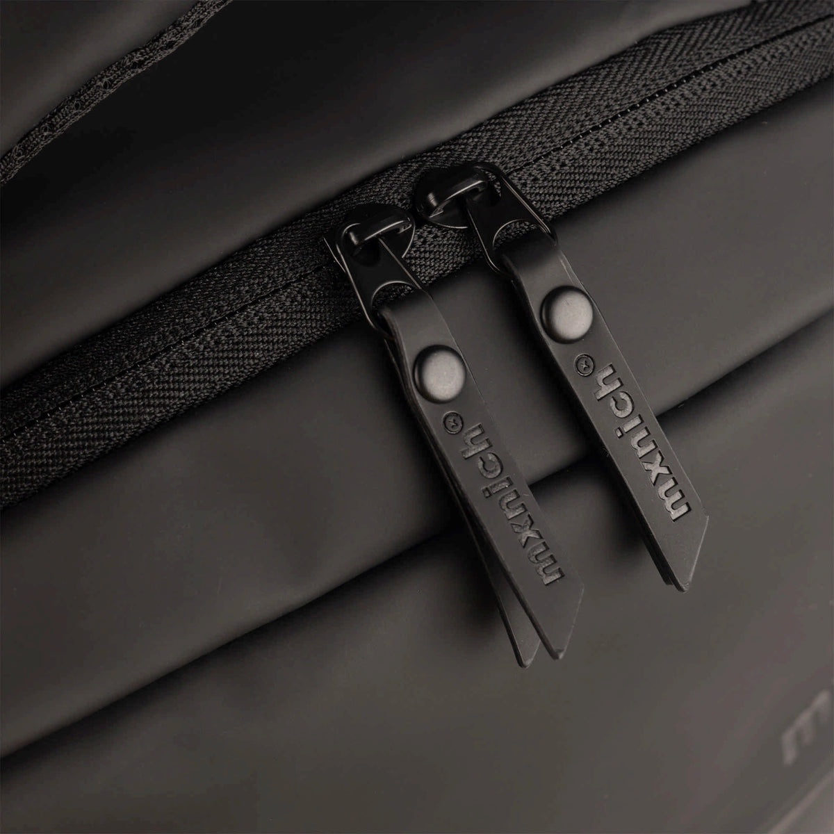 MUNICH Backpack Black: ブラック バッグ レディース