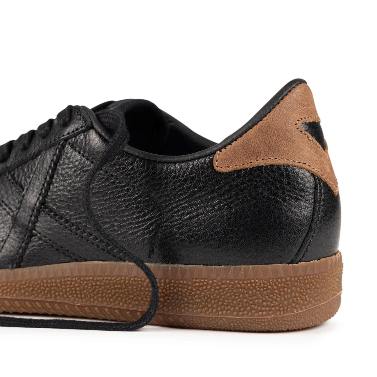 SNEAKERS MUNICH PARA HOMBRE MODELO BARRU 246 NEGRO REFERENCIA 8290246