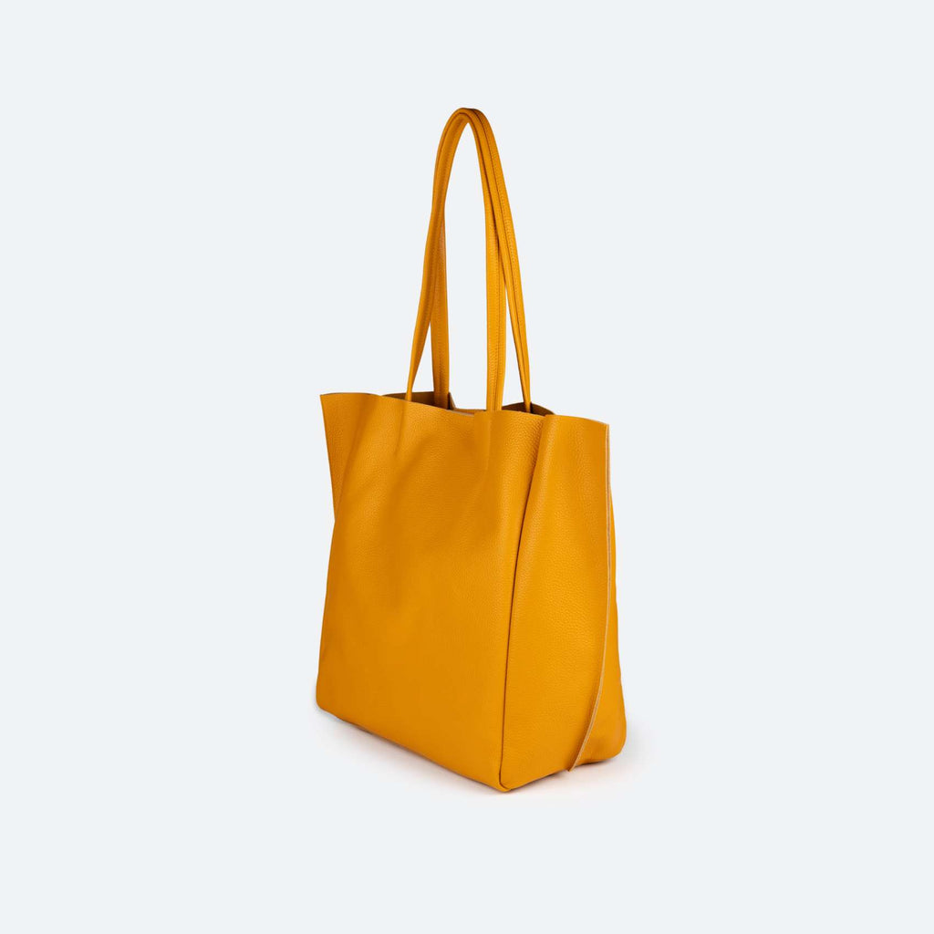 Borsa da donna del marchio Munich, modello Loft Woman Shopper Moutard, di colore giallo.