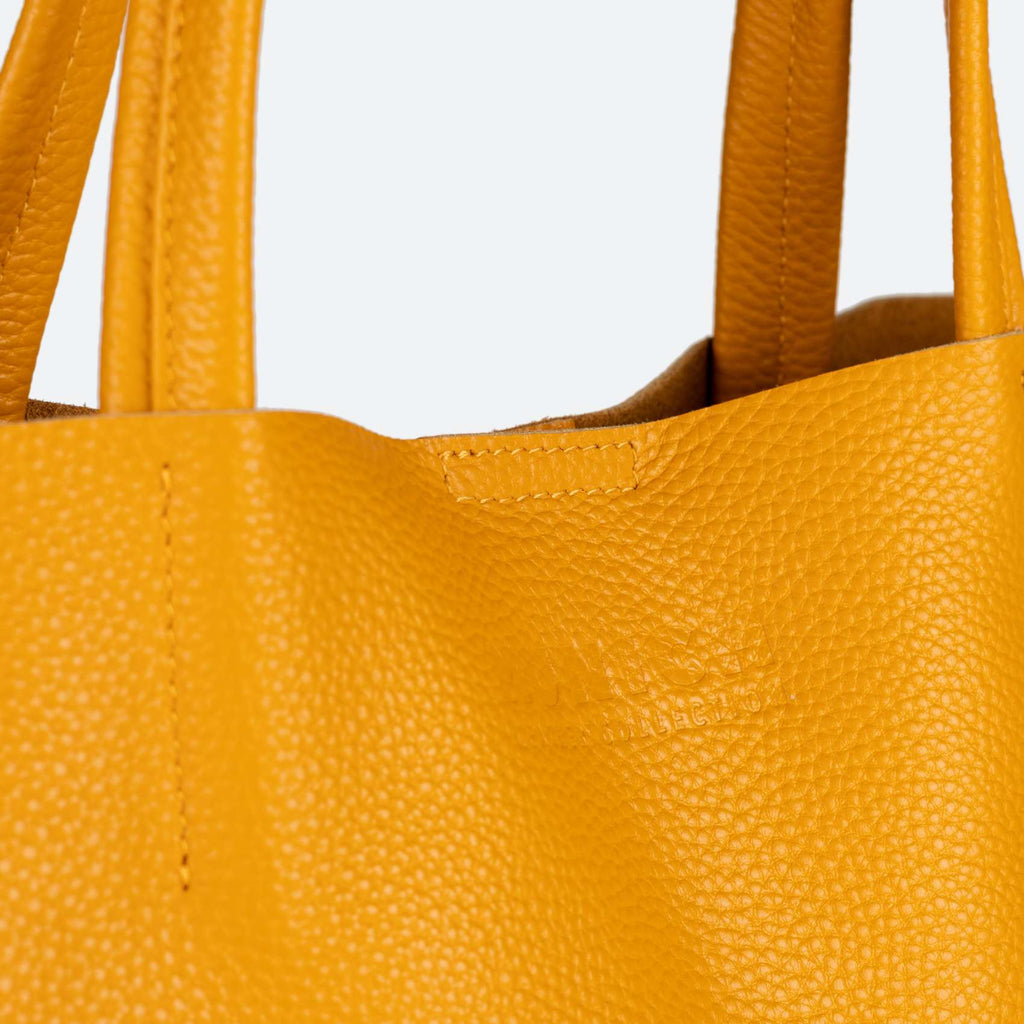 Borsa da donna del marchio Munich, modello Loft Woman Shopper Moutard, di colore giallo.