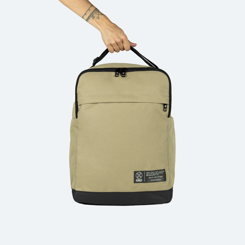 MUNICH | MOCHILAS | UNISEX | GATE X39 UNDERSEAT BACKPACK SAND | BEIGE
