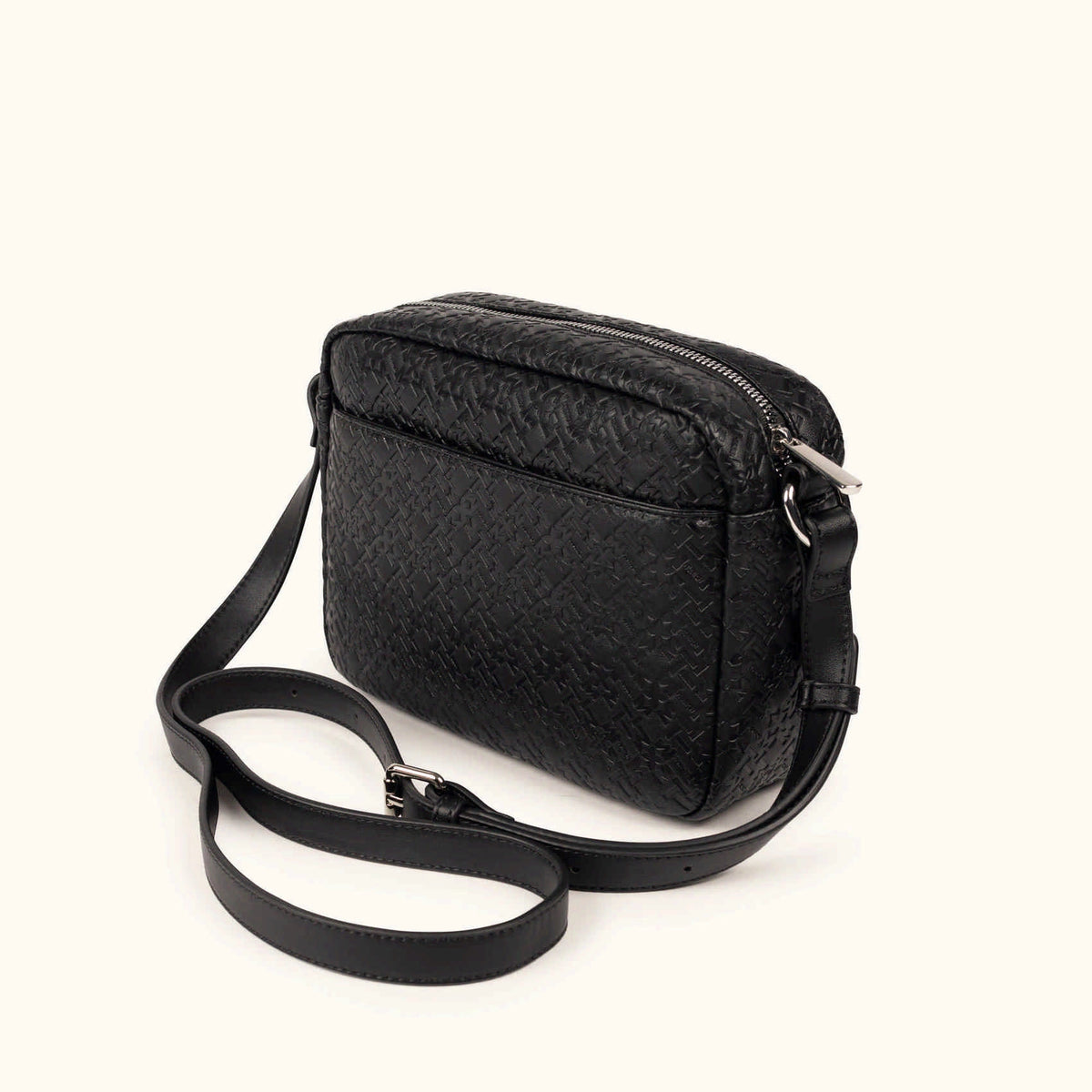 MUNICH Camera Crossbody Black: ブラック バッグ レディース