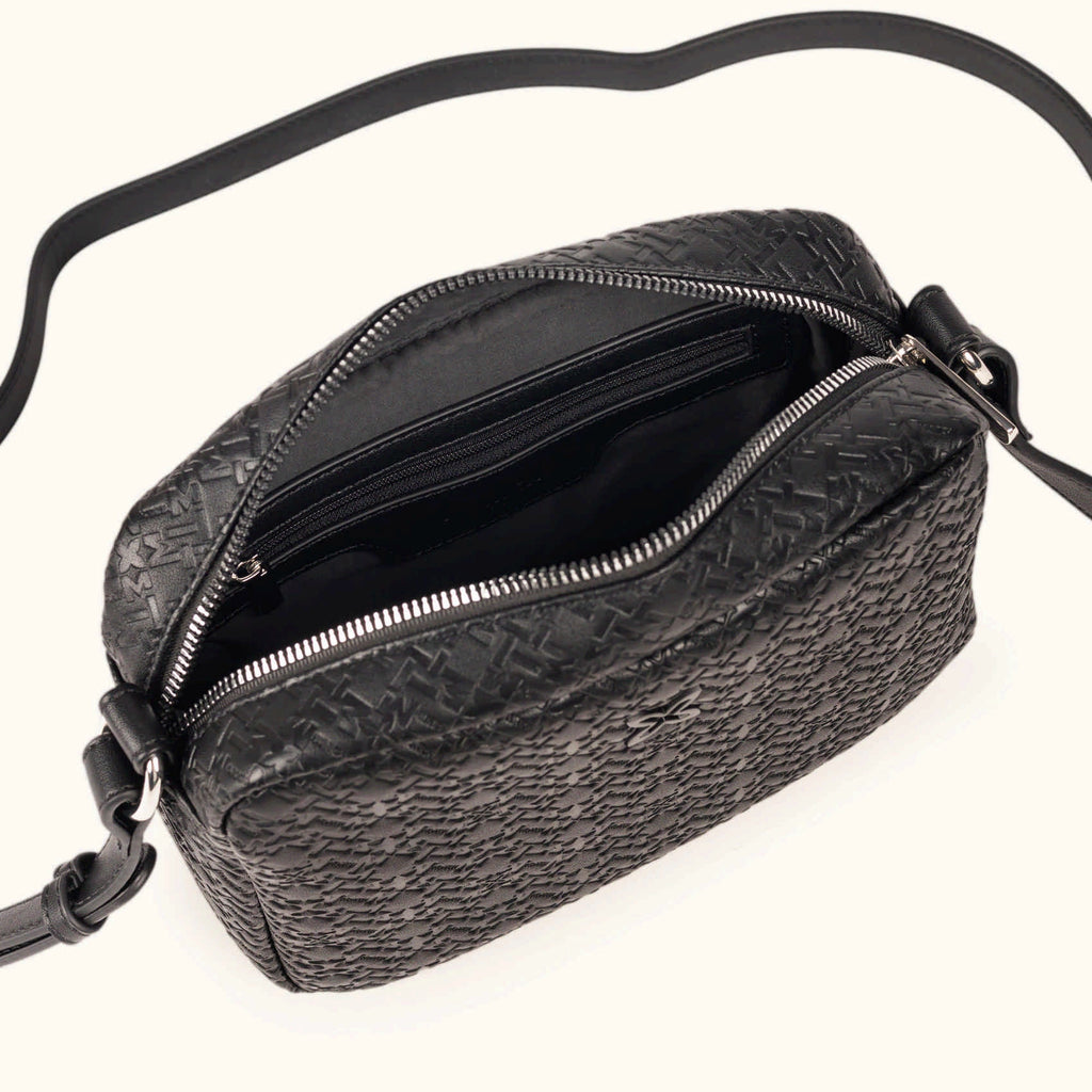 MUNICH Camera Crossbody Black: ブラック バッグ レディース