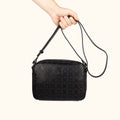 MUNICH Camera Crossbody Black: ブラック バッグ レディース