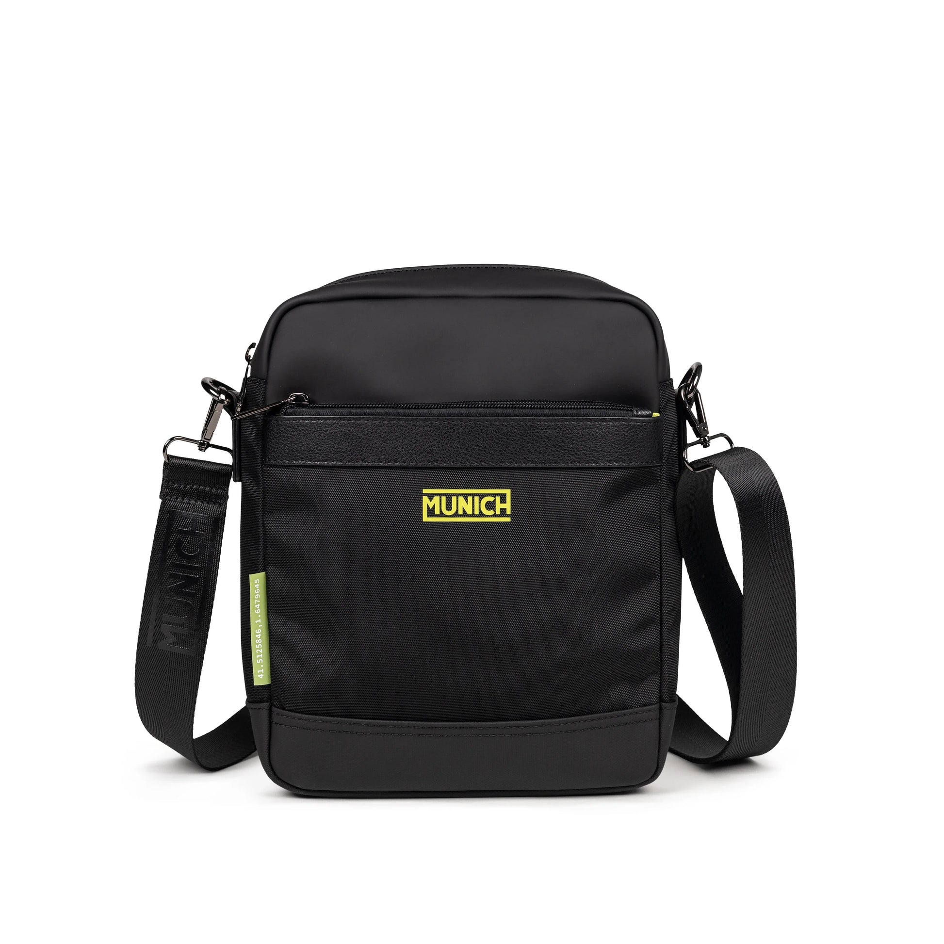 Mochila de la marca munich unisex modelo jungle crossbody black en color negro