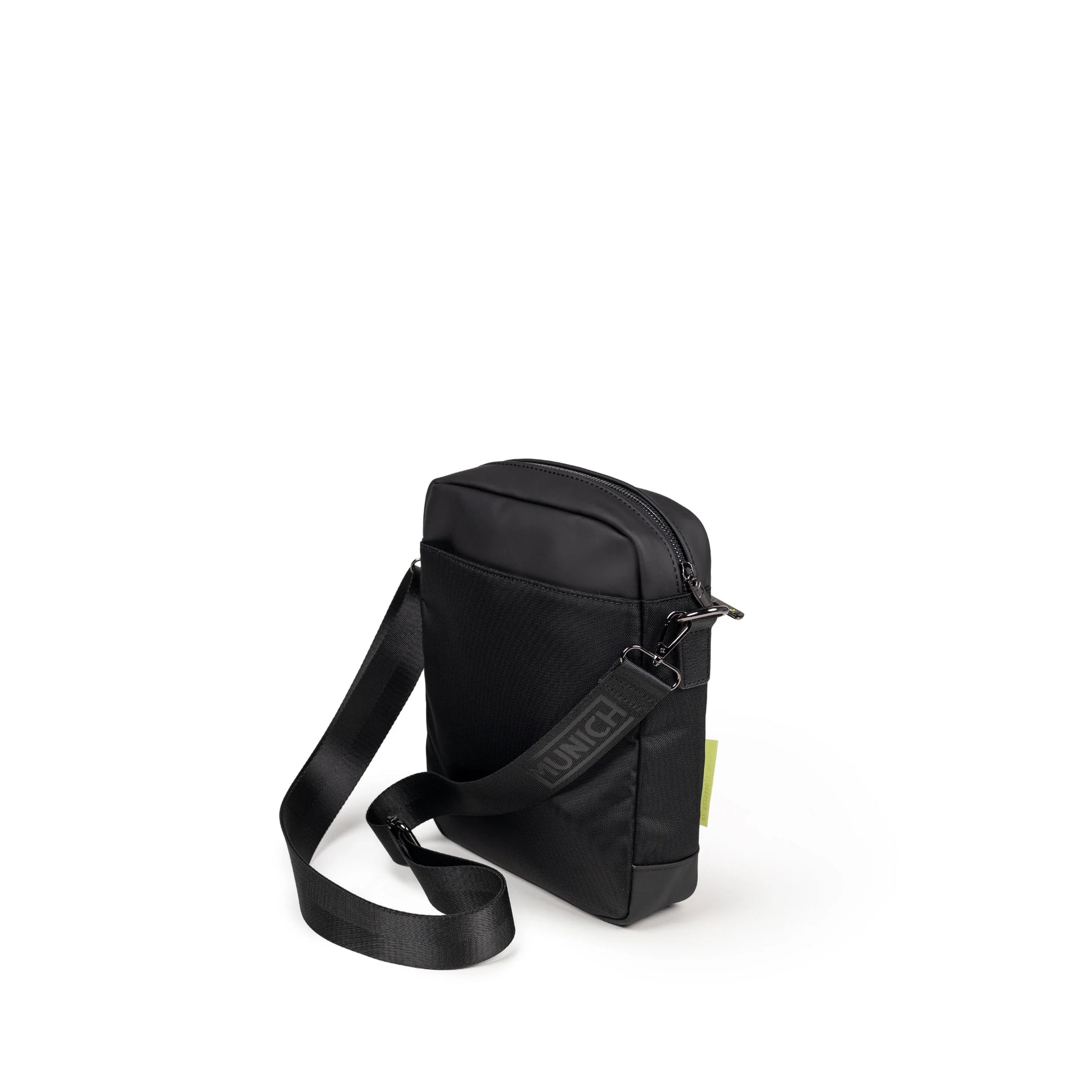 Mochila de la marca munich unisex modelo jungle crossbody black en color negro