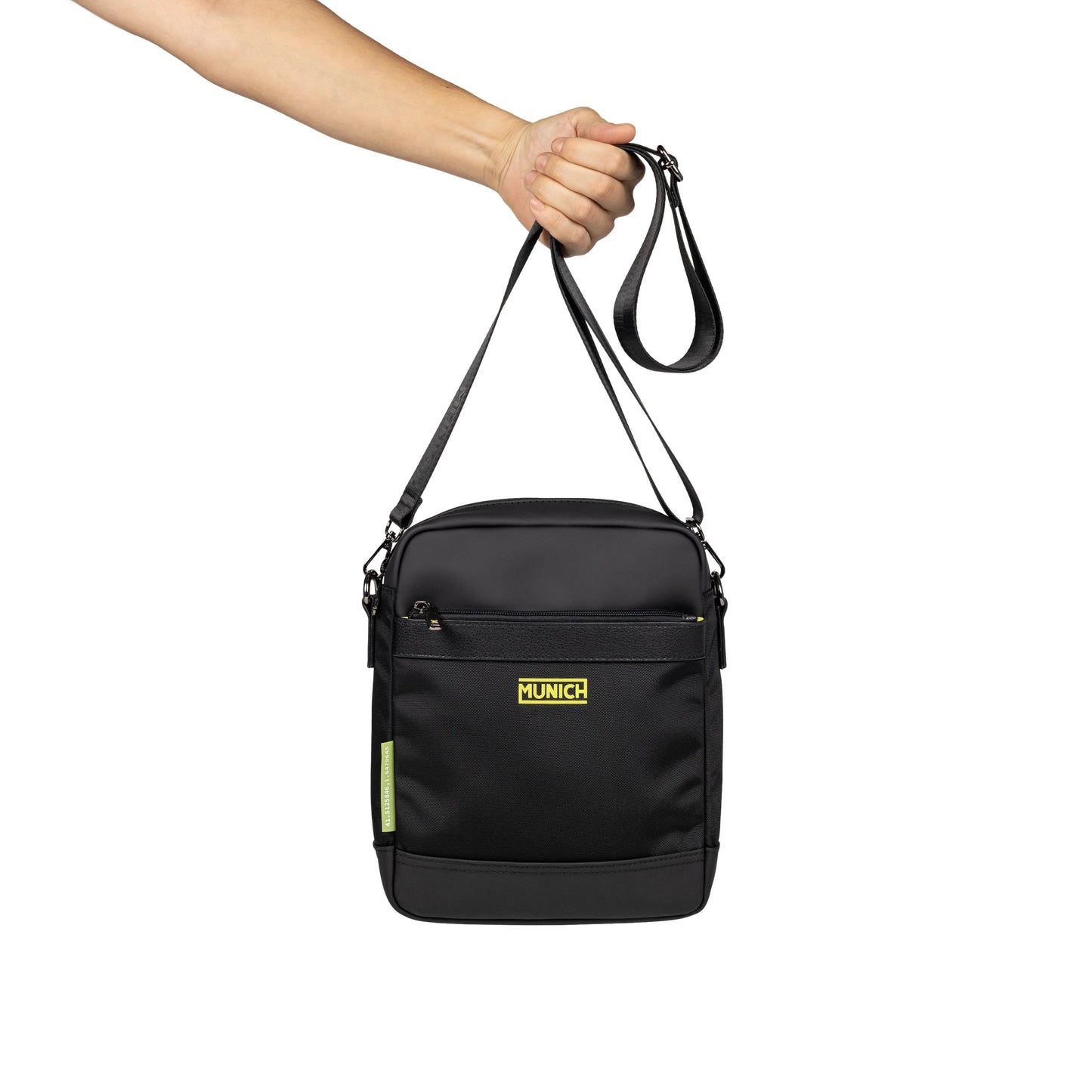 Mochila de la marca munich unisex modelo jungle crossbody black en color negro