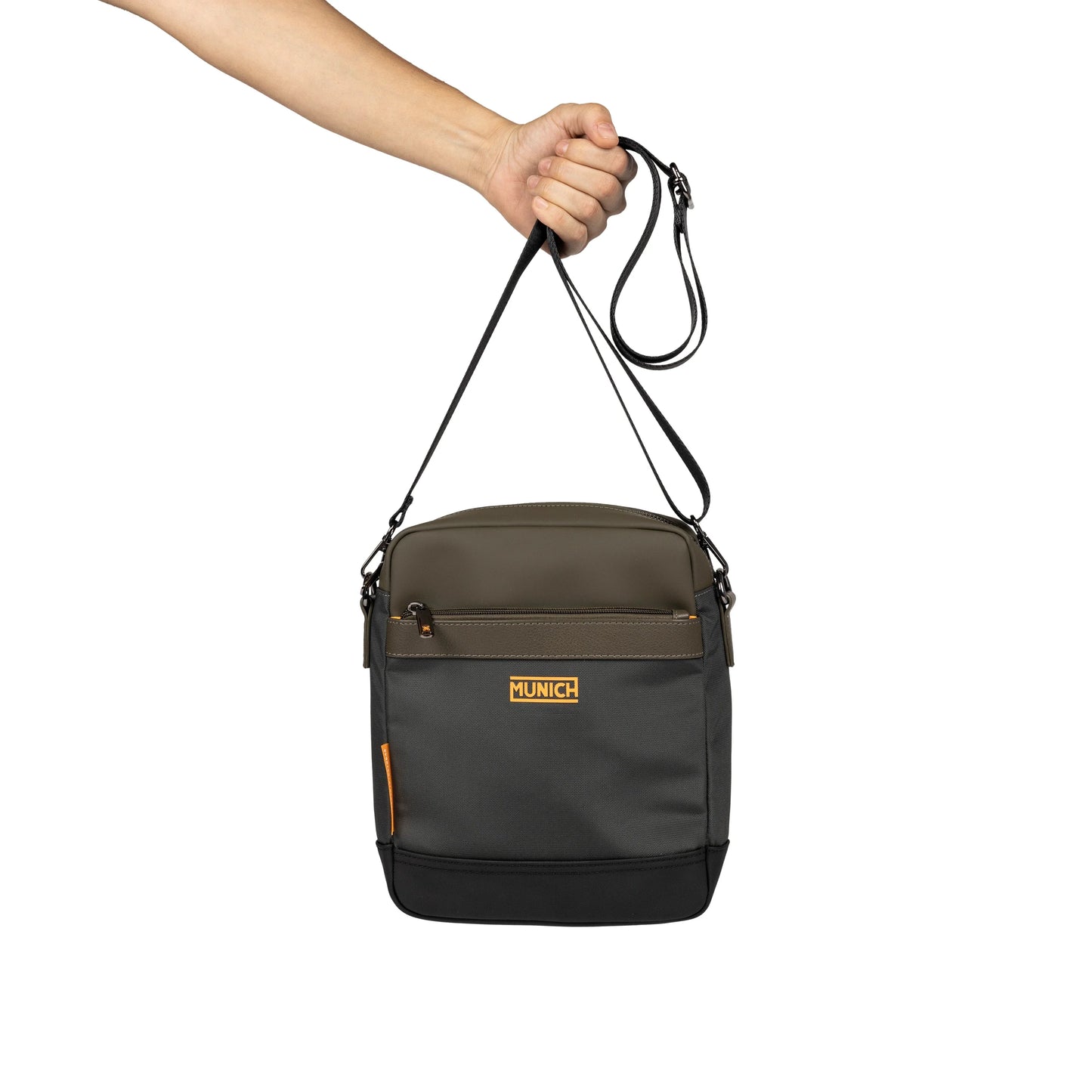 Mochila de la marca munich unisex modelo jungle crossbody khaki en color caqui