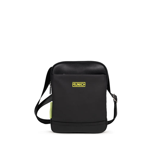 Mochila de la marca munich unisex modelo jungle crossbody slim black en color negro